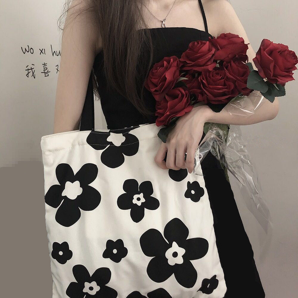 夏韩版ins帆布包黑白泫雅花朵女学生时尚百搭笑脸单肩包购物袋