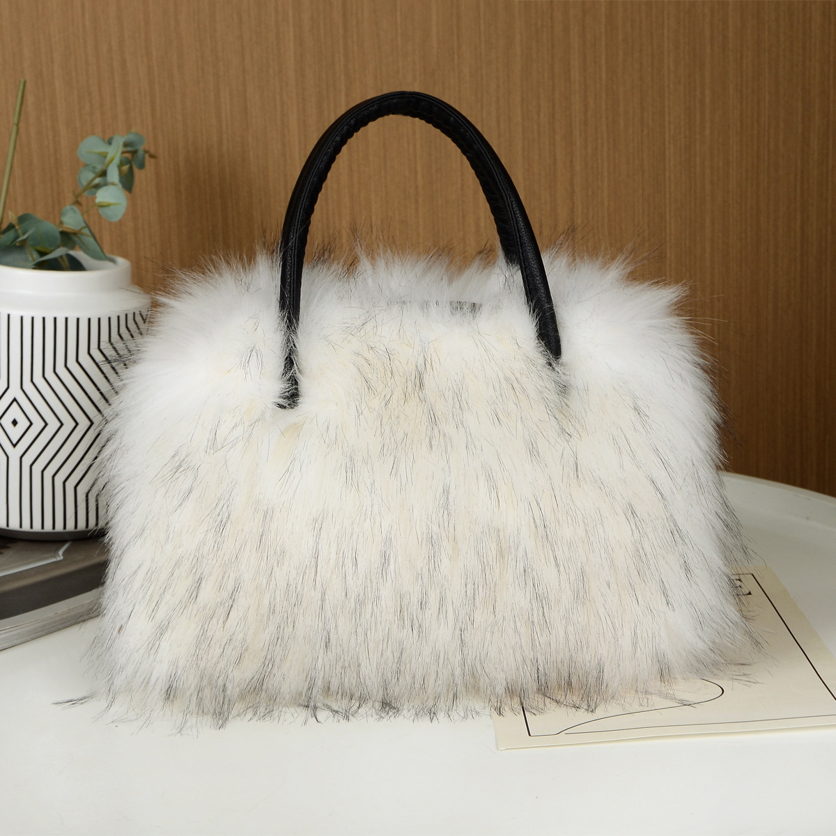 Nuevo bolso de peluche de piel de plumas de pluma de imitación de mujer hermosa bolso de moda de alta gama bolso de hombro único bolso especial