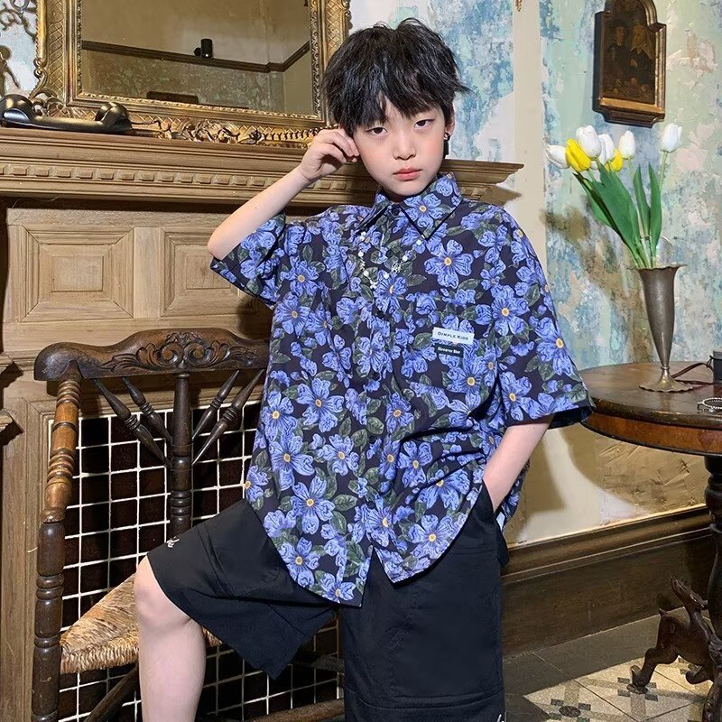 Boys' short-sleeved shirt, summer 2025 new style, thin floral print, vacation style, big kids' summer top.