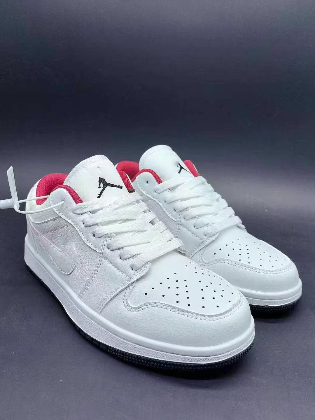 AJ1 화이트 내부 레드