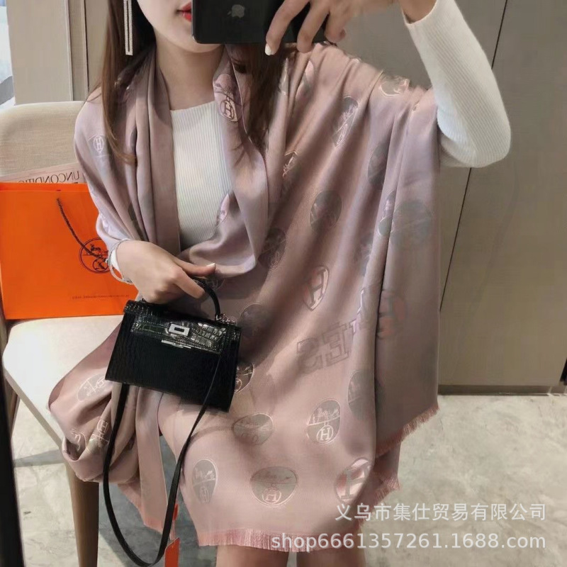 新しい秋冬のアルファベットのマフラーの洋風のファッションのinsのフランスの気質の小さい大衆の百合のカップルの保温のマフラー|undefined