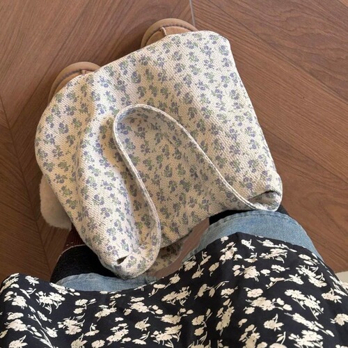 Korean-style niche floral canvas bag for women, 2024 new model, large capacity commute shoulder bag with texture, versatile tote bag
