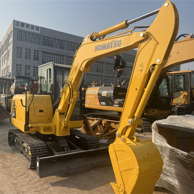 Ventas directas en el extranjero de segunda mano Komatsu PC56 - 7 PC200 - 8 PC220 - 8 excavadora 90% nueva garantía de calidad image 4
