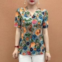 夏の新型中年のお母さんの服装の雰囲気がカジュアルで、襟がゆったりしていて、着痩せしています。