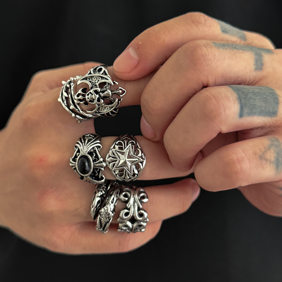 Conjunto de anéis masculinos punk caveira e pentagrama_voghion.com