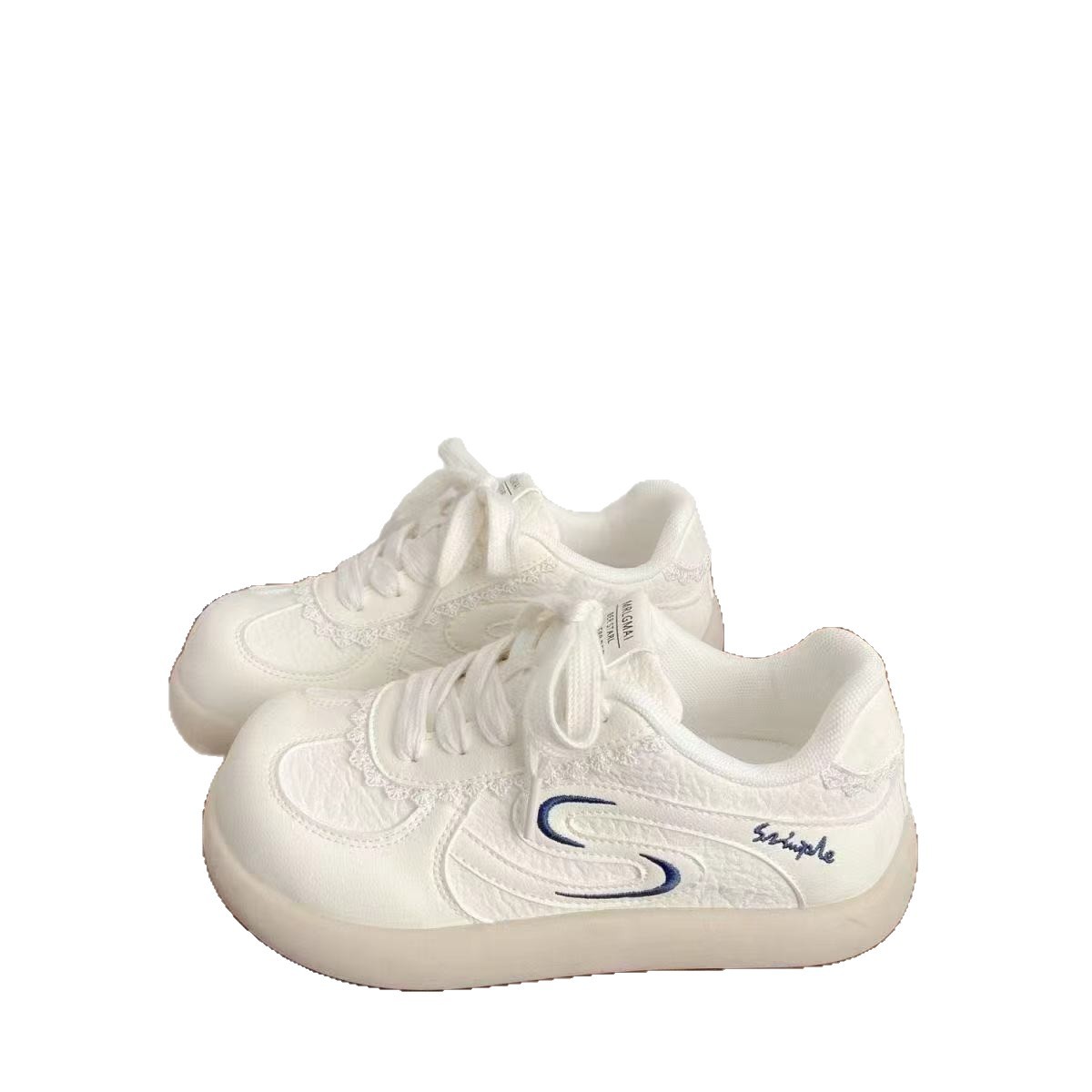 2026 primavera universitaria estilo de escuela de suela gruesa zapatos blancos pequeños zapatos de entrenamiento de mujeres dulces zapatos deportivos casuales de estudiantes