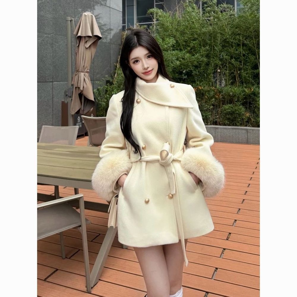Elegant and Chic Woolen Coat for Women, 2025 Winter New Style, Luxurious with Furry Cuffs, Slimming Waist Coat
