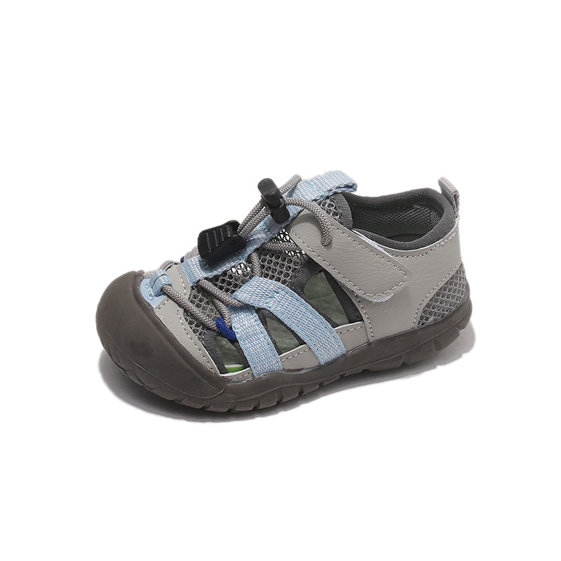 Niños Baotou sandalias de verano 2026 nuevas chicas de moda versátil zapatos de retroceso al aire libre zapatos casuales suaves zapatos individuales