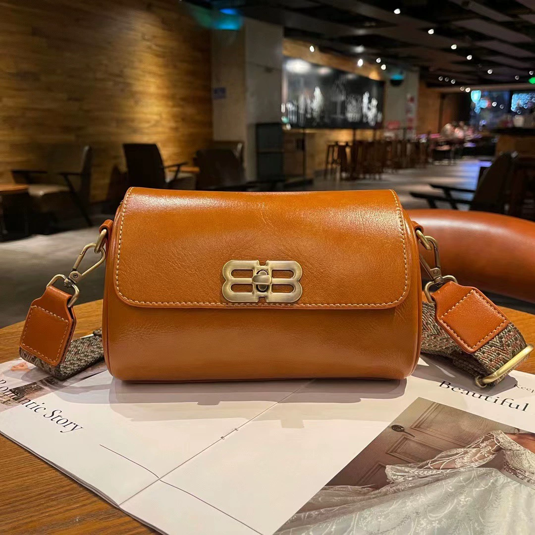Leather shoulder bag, universal phone bag for leisure, cowhide, genuine leather