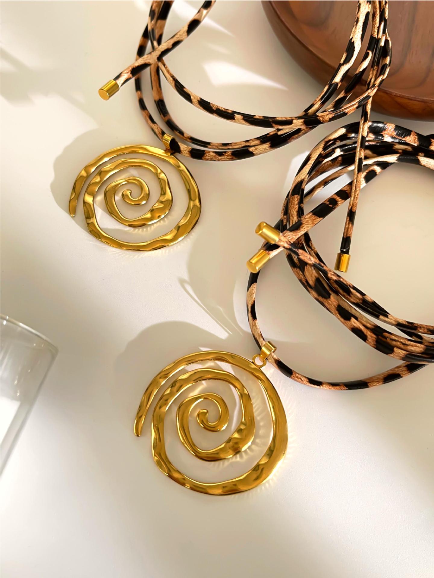 Hip-Hop Leopard 304 Stainless Steel Pu Leather Cord String Pendant Necklaces Wholesale display picture 6