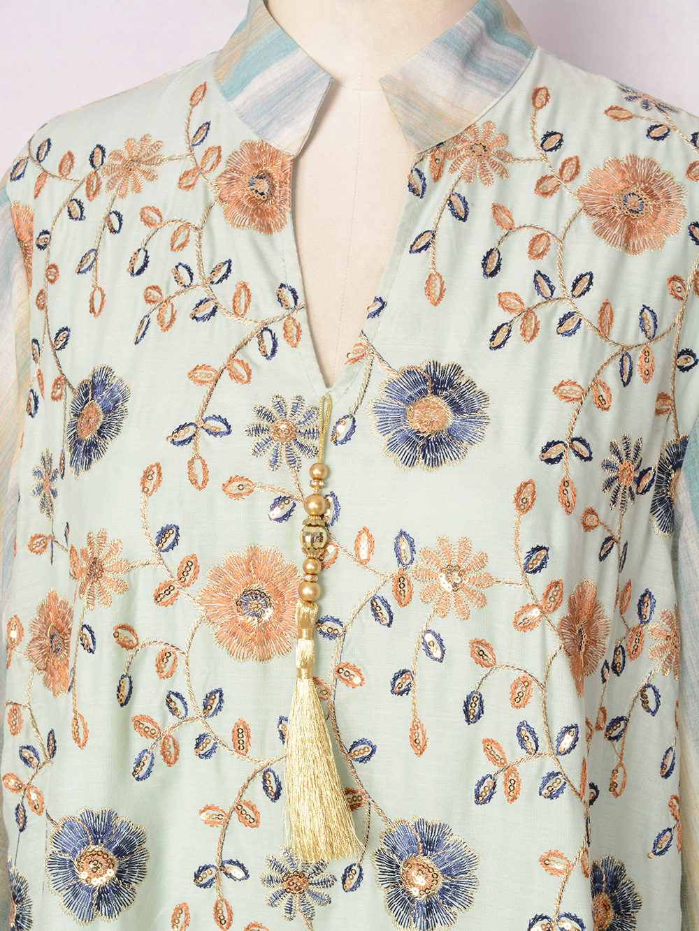 Elegante abaya araba con ricami e paillettes da donna_voghion.com