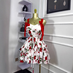 欧米のクロスボーダーの婦人服2025春の新型の袖なしのプリントの肩の蝶結びのベルトのしわの短いワンピース