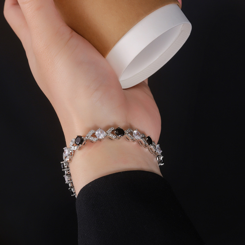 Cross-Border Korean-Style Irregular Four-Leaf Clover Zircon Bracelet for Men, Versatile and Stylish, Sparkling Diamond Jewelry for Women, Light Luxury High-End Accessory Cross-Border Korean-Style Irregular Four-Leaf Clover Zircon Bracelet for Men, Versatile and Stylish, Sparkling Diamond Jewelry for Women, Light Luxury High-End Accessory