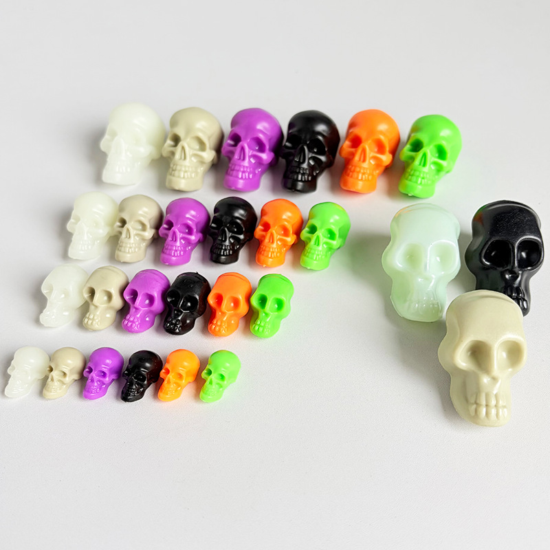 Factory Direct Sales of Plastic Skull Head Fake Skulls Halloween Toy Accessories Haunted House Themed Gifts in Various Specifications