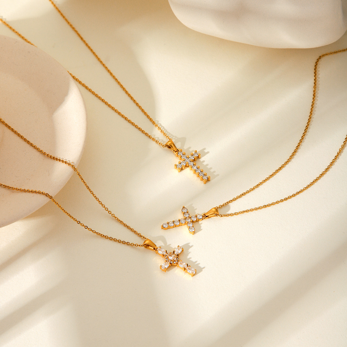 18K Real Gold Plated Plating Material PVD Coated Real Gold Plated Cross 304 Stainless Steel Casual Elegant Lady Waterproof Non Tarnish 304 Stainless Steel Pendant Necklace