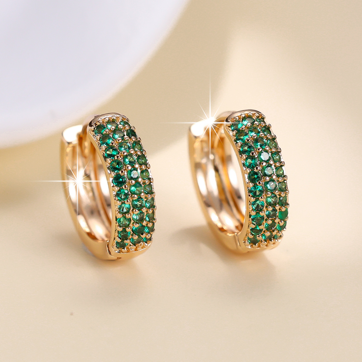 French-style vintage exquisite zirconia-studded hoop earrings, popular for commuting and dating, versatile and sophisticated, niche light-luxury earrings