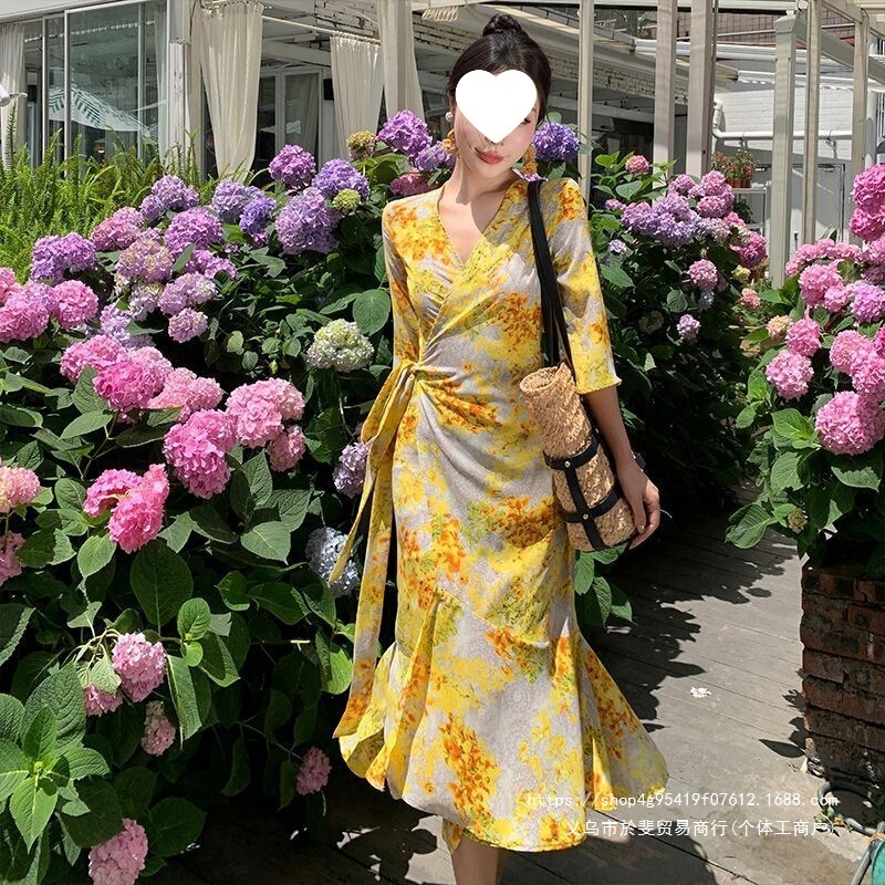 New summer dress for women, elegant and ladylike, gold floral French-style printed wrap dress for vacation New summer dress for women, elegant and ladylike, gold floral French-style printed wrap dress for vacation