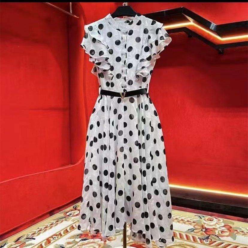 Đầm maxi nữ chấm bi trắng dáng dài thắt eo tay ngắn — Điểm sóng trắng chi tiết 1