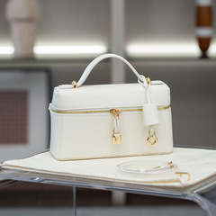 2025 新レトロ牛革 ExtraBag ランチボックスバッグ大容量通勤ポータブルショルダーバッグクロスボディバッグ女性のバッグ