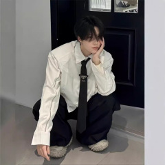 スタイリストのファッションブランドの男性服は風のファスナーのシャツの男性の冷淡な系の高級感のコートを解体して重ねてインナーシャツを着ます。