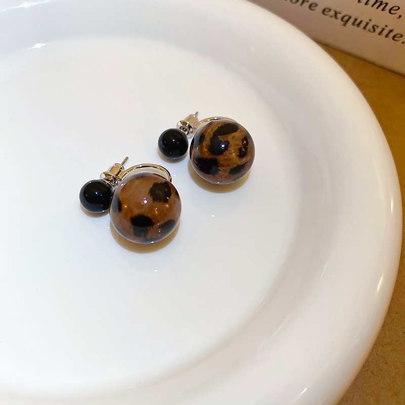 銀の針の黒色の水晶の項の幾何学のピアスの小さい大衆の百合のイヤリングのファッションの気質の軽くて豪華な高級感の耳飾りの卸売り