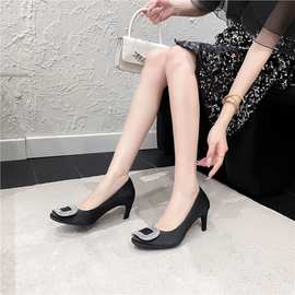 软底王漫妮同款鞋方扣水钻绸缎细跟单鞋女高跟鞋红色婚鞋