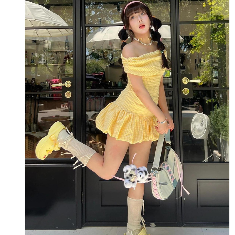 法式纯欲黄色格纹一字肩抹胸连衣裙女夏季高级感气质收腰花苞短裙|undefined