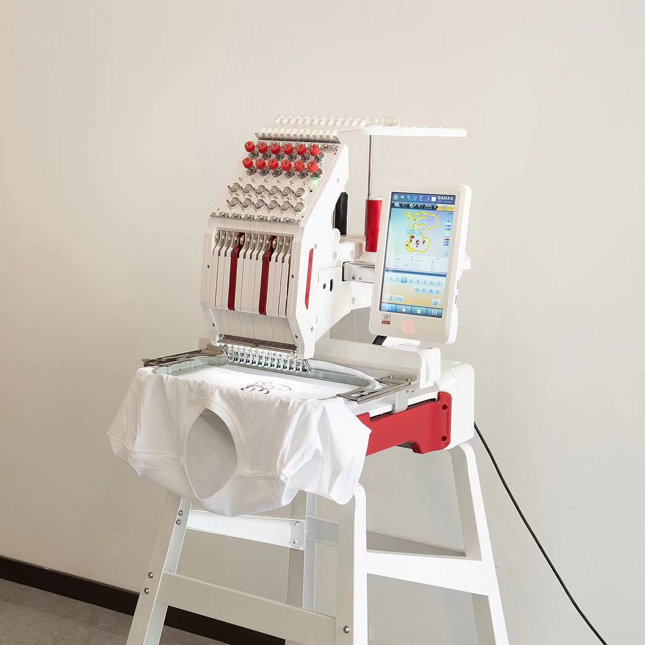 1201刺绣布料电脑电子花样机缝纫机绣字机可涂鸦小型绣花机