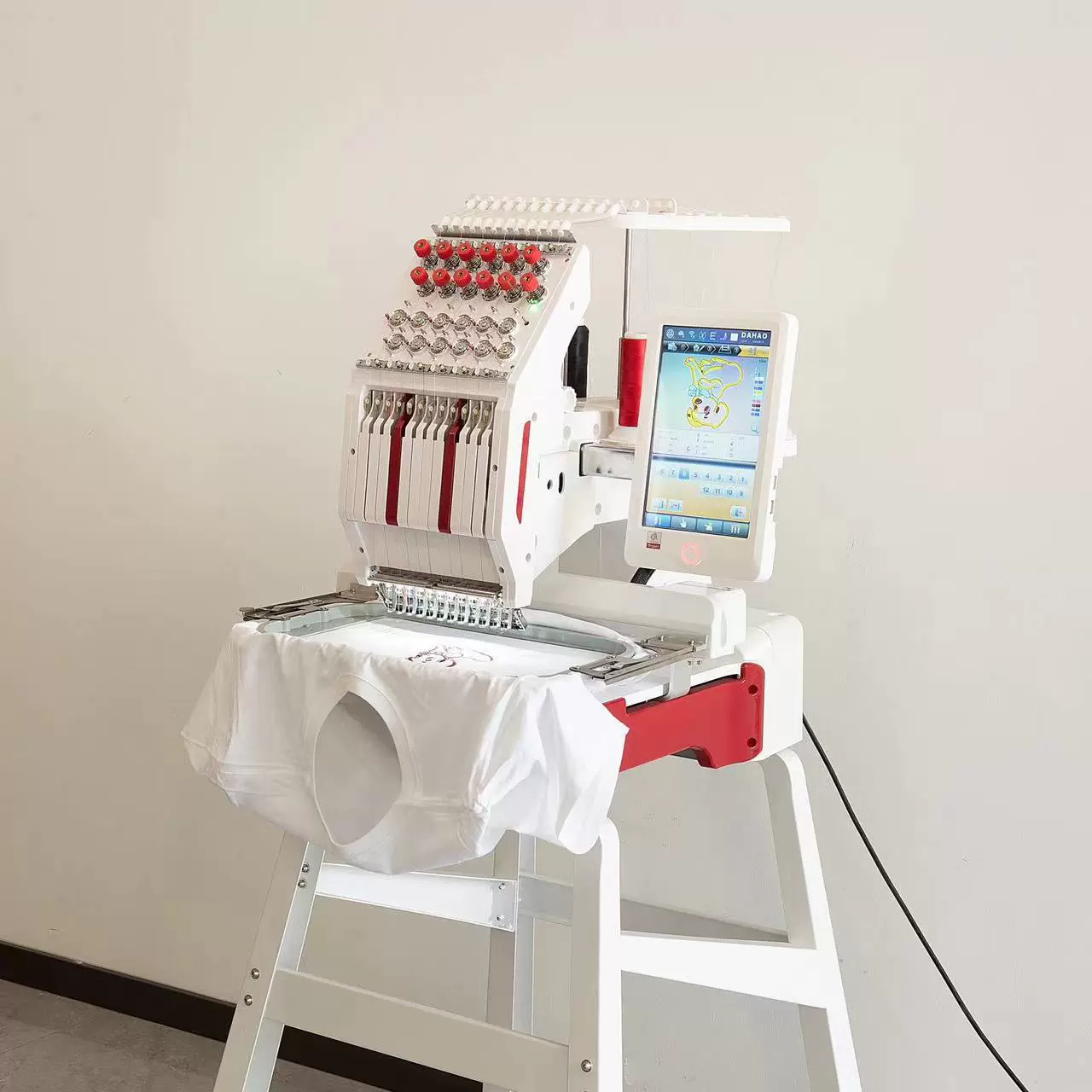 1201刺绣布料电脑电子花样机缝纫机绣字机可涂鸦小型绣花机