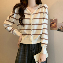 法式V领条纹针织衫长袖女春季新款大码胖mm显瘦今年流行漂亮上衣