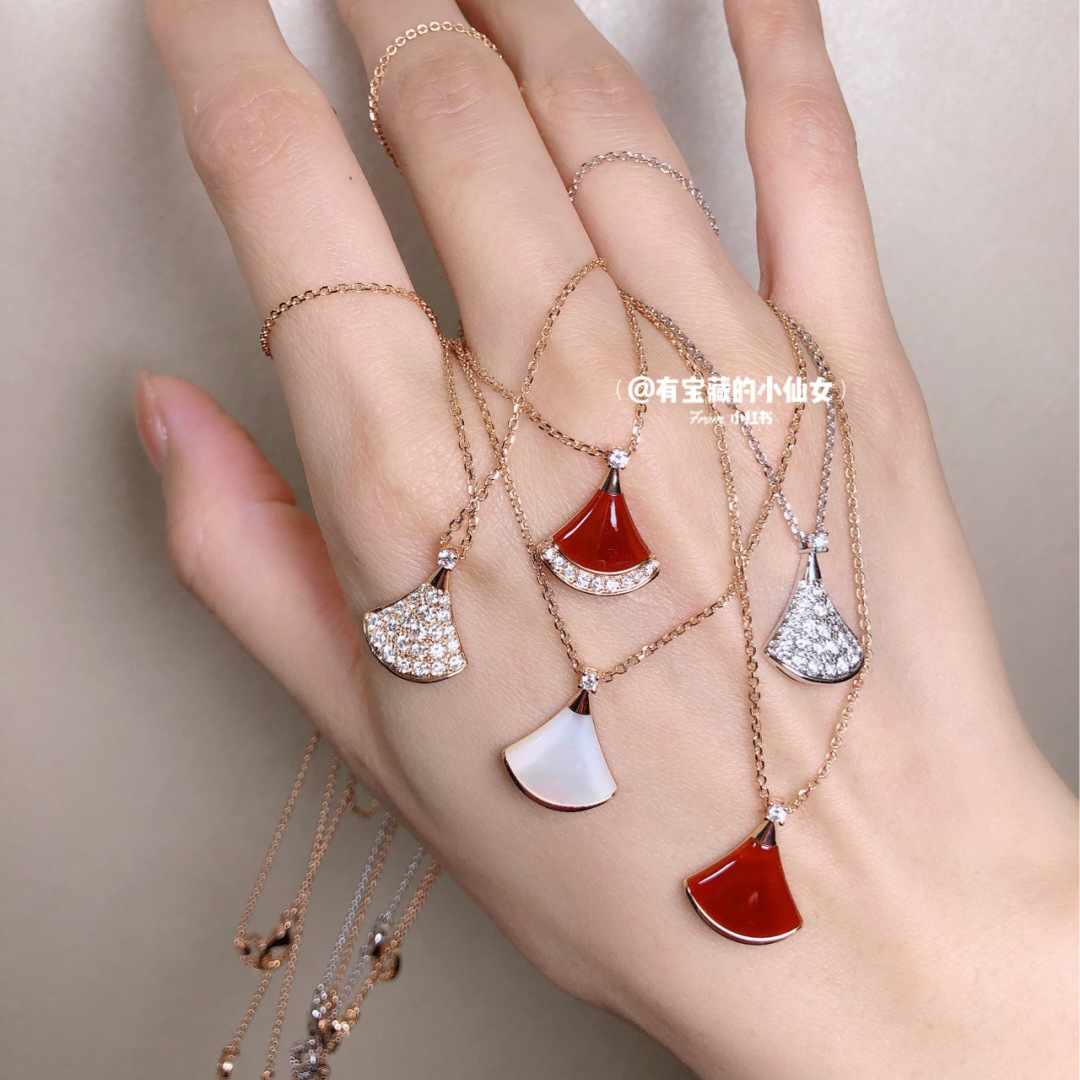 popular heavy industry full diamond small skirt necklace women‘s all-match high sense fashion trending light luxury fan-shaped clavicle chain wholesale