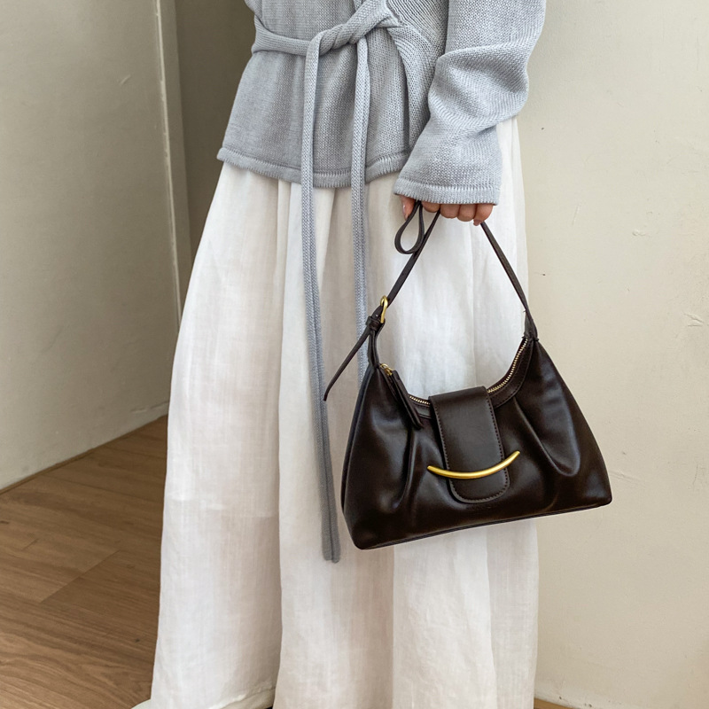 La versión coreana de nicho Zhong commuting bolsas de bolsillo superfuego 2026 verano nuevo estilo diario ocio de moda extranjera mochila de hombro
