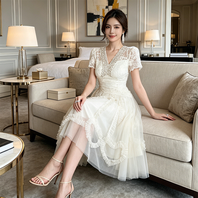 Đầm nữ ren lưới cổ V đính đá thắt eo phong cách dịu dàng — màu mơ chi tiết 2