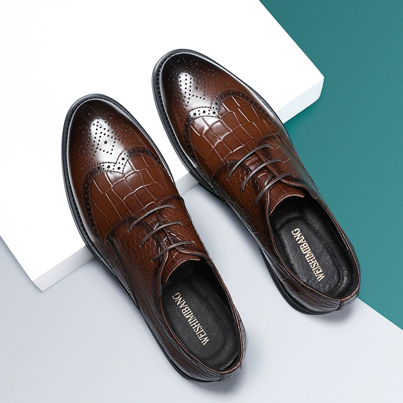 В наличии кожаная мужская обувь первого слоя 2023 новые кожаные туфли броги с резьбой мужская деловая официальная обувь повседневная кожаная обувь