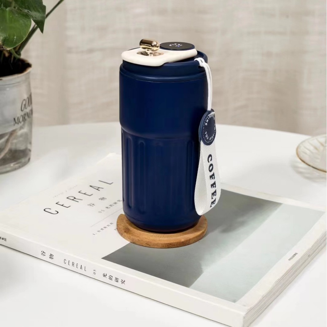 Taza de vacío de visualización de temperatura de acero inoxidable 316 taza de agua simple portátil 2023 e-commerce nueva taza de café con cuerda