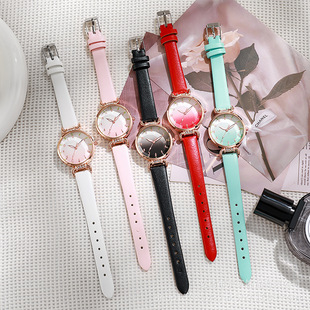 Gradient Prismatic Mirror Women's Watch Blast Barrel Fashionable Elegant Artistic Trend Retro Quartz Watch