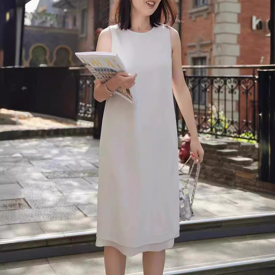 Elegant summer dress with sleeves with a round collar sleevless