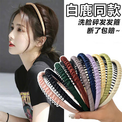 Hair clip for women, specifically designed for bathing, with anti-slip teeth to hold hair in place, ideal for taming stray hair, a magic hair tie, a popular headband, a trending hair accessory.