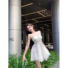 ����~ ӛ���еİ��¹⼃���̽��B��ȹŮ���Ķ̿�ȹ��