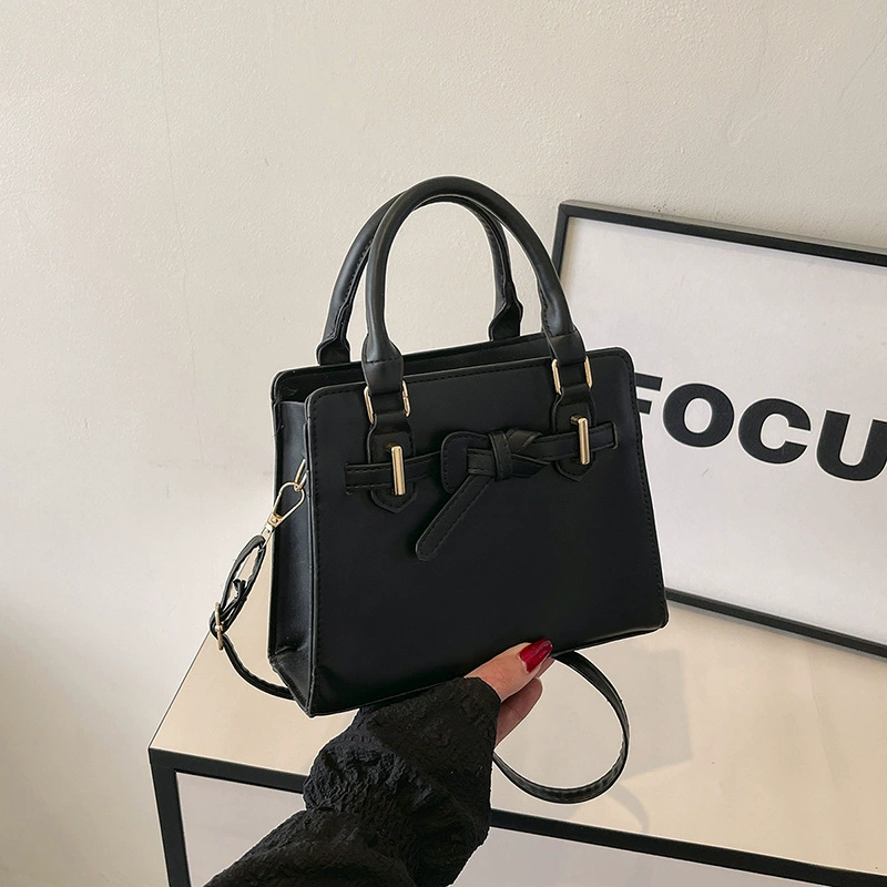 Capacious classic handheld one-shoulder bag with bow for leisure