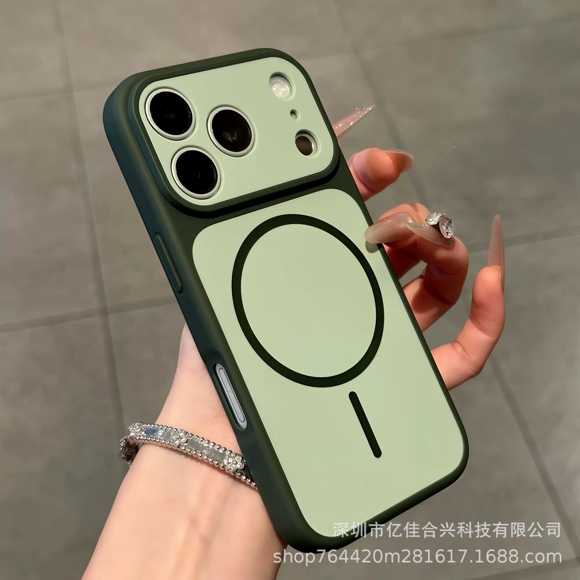 Nuevo escudo de color de dos colores para la absorción magnética de la piel para iPhone17PRO, cubierta protectora de Apple 16 / 15