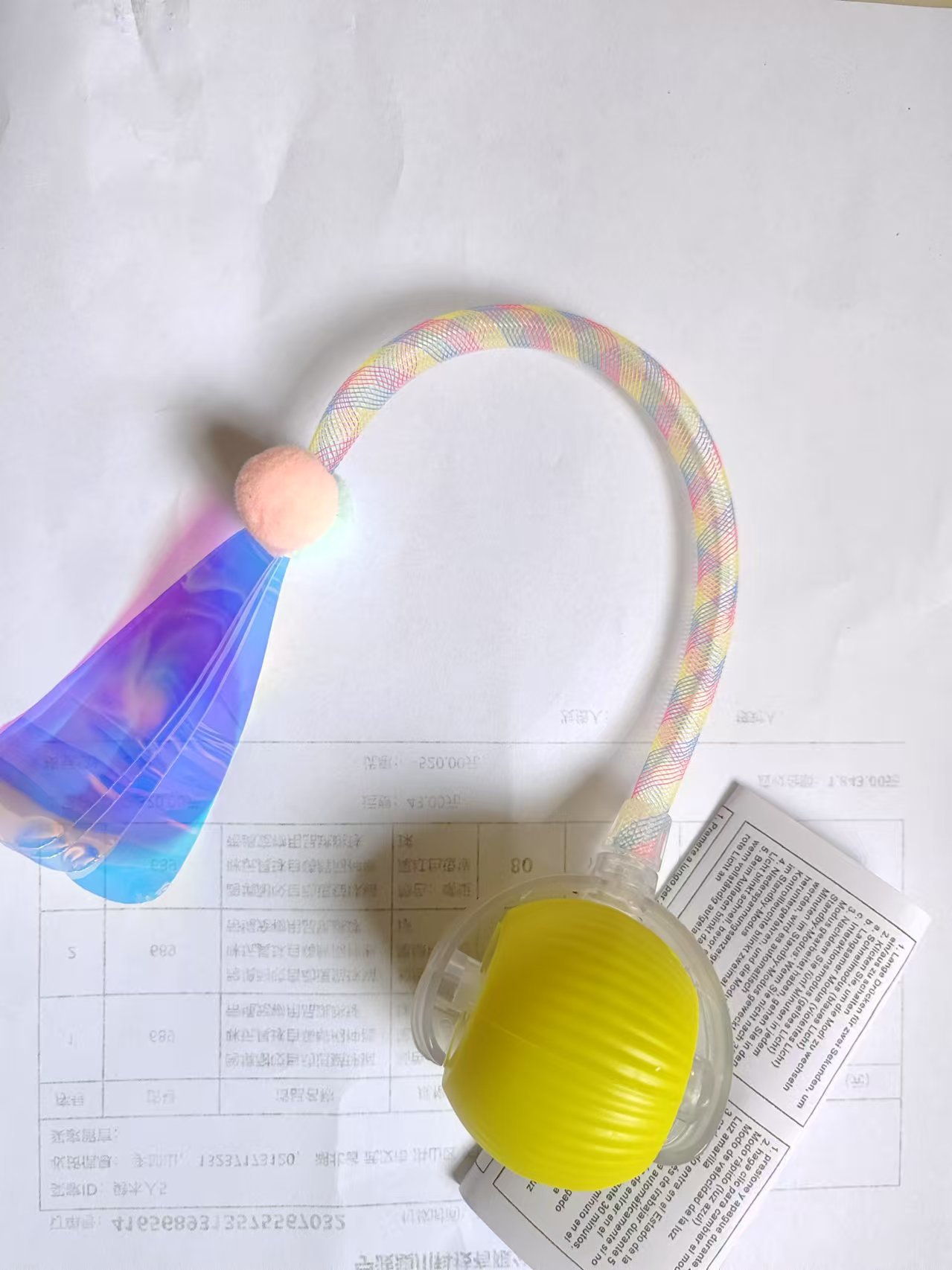 잠자리 꼬리 재미 있은 고양이 공 노란색