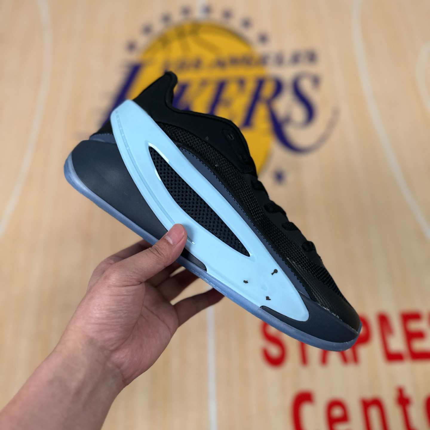 Zapatillas de Baloncesto Bajas para Hombre Luka 5, Tela de Malla y Caucho, Transpirable y Antideslizante, para Baloncesto