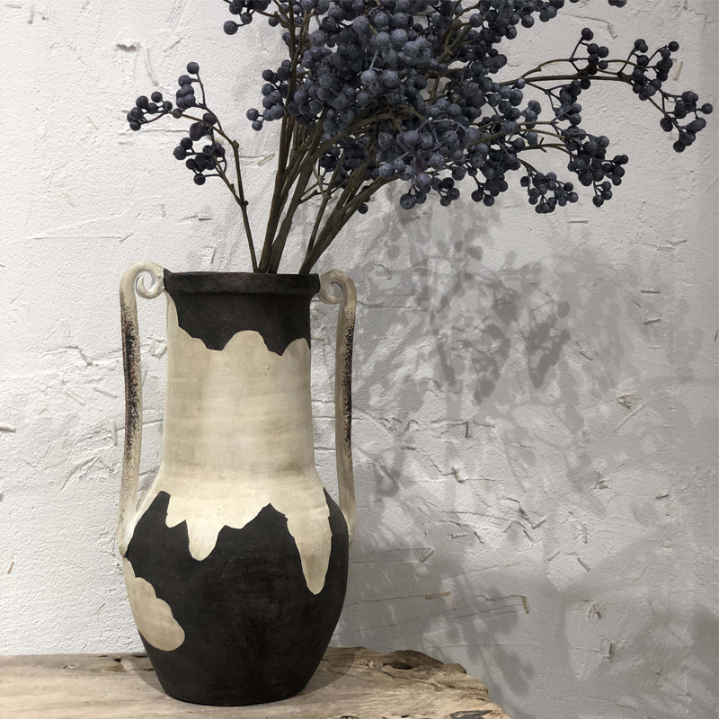 寂しい風のモランディ色の陶磁器の花瓶の家庭の見本の部屋の民宿の食卓の柔らかい服の乾いた花の器の装飾の置物