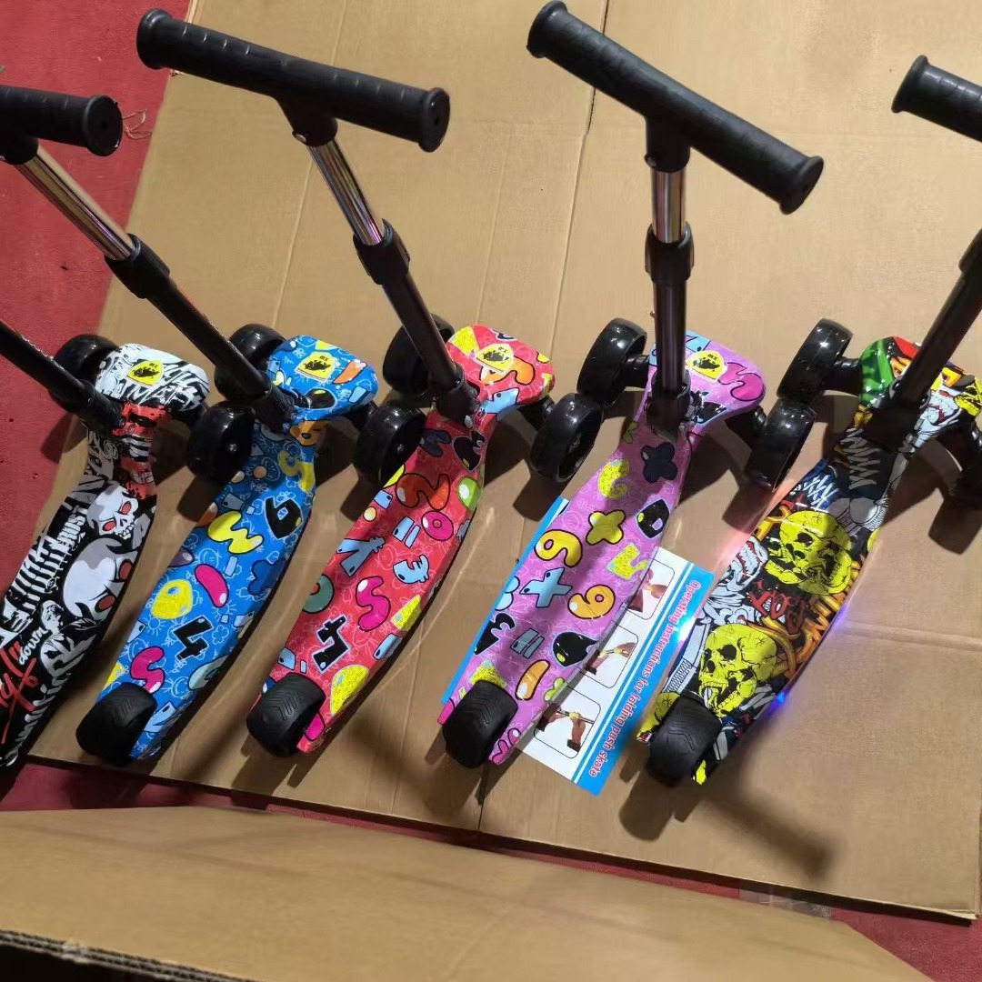 Gift manufacturers children's skateboard meter high car folding flash wheel pedal scooter 1-6 years old scooter generation