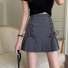 百褶裙2025秋季新款别致设计感系带字短裙高腰包臀黑色半身裙女