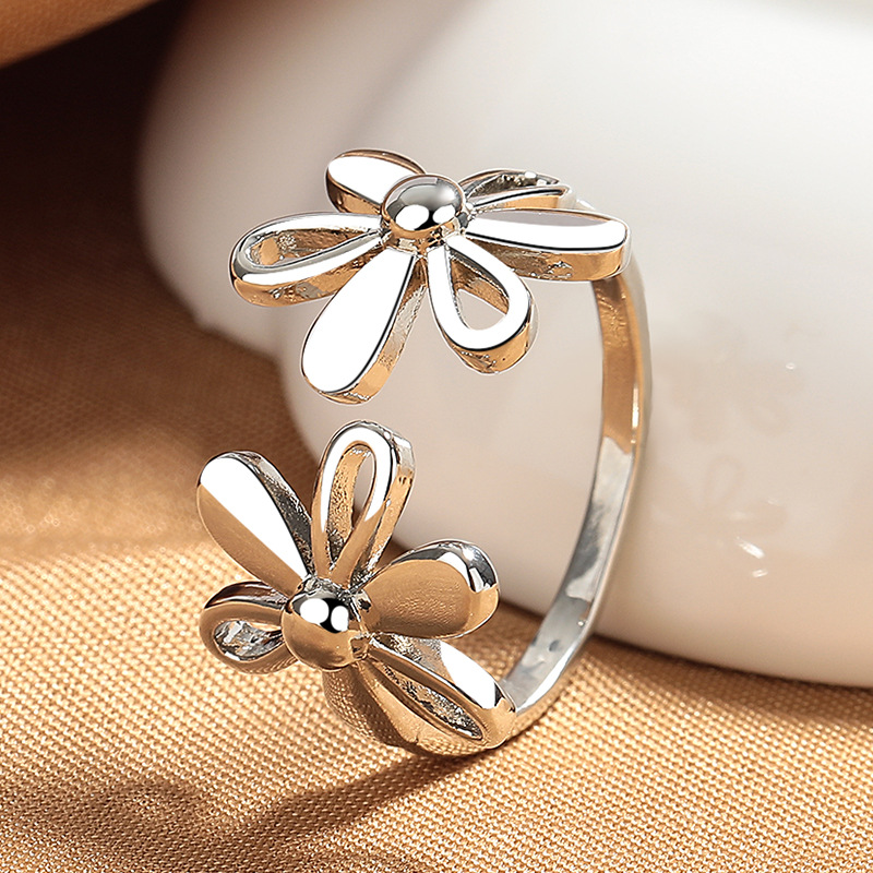 Retro sophisticated fashionable universal adjustable ring