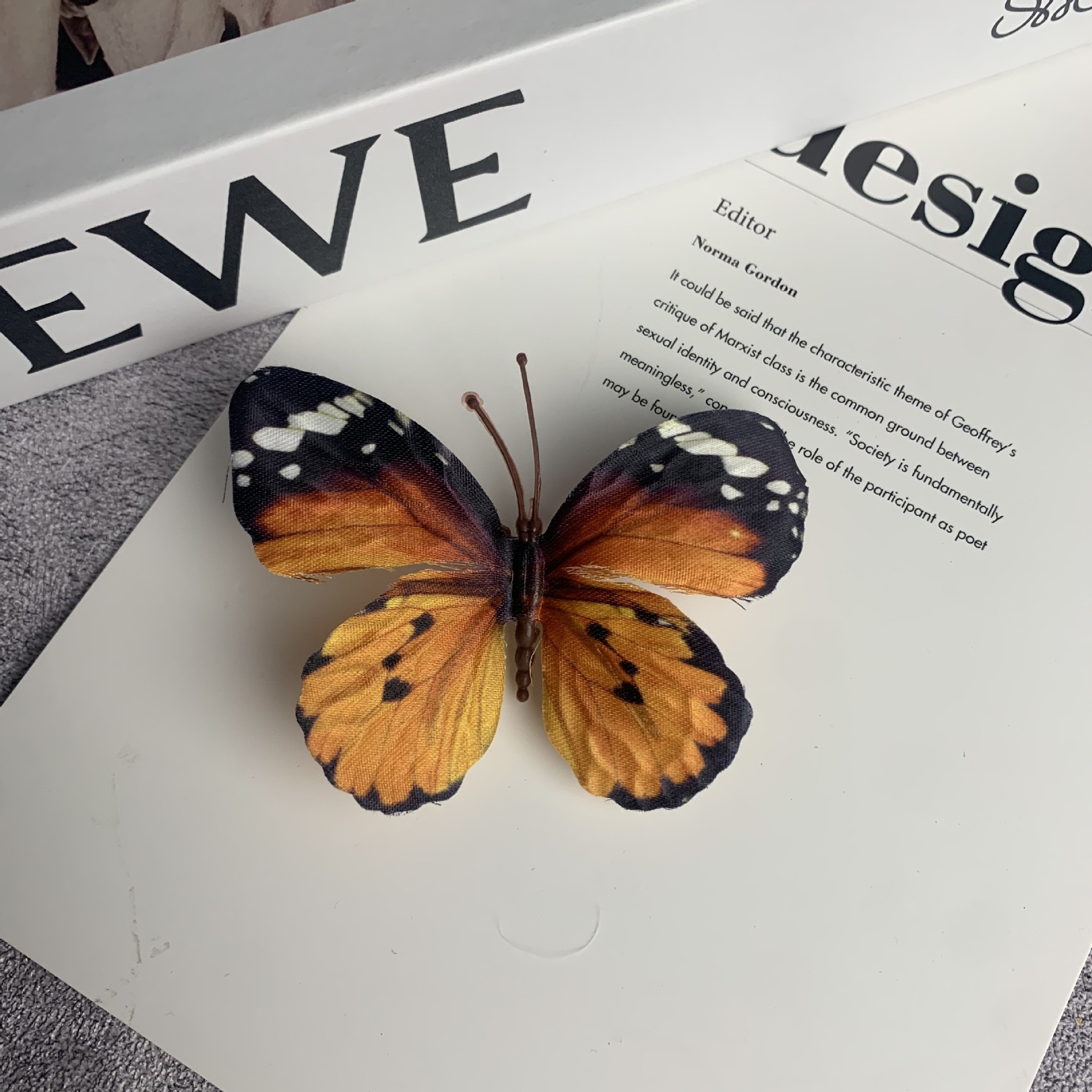 검정색 노란색 주황색