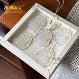 天然玛瑙许愿狐修仙狐吊坠牌高冰白玉髓九尾狐配饰diy手牌挂件