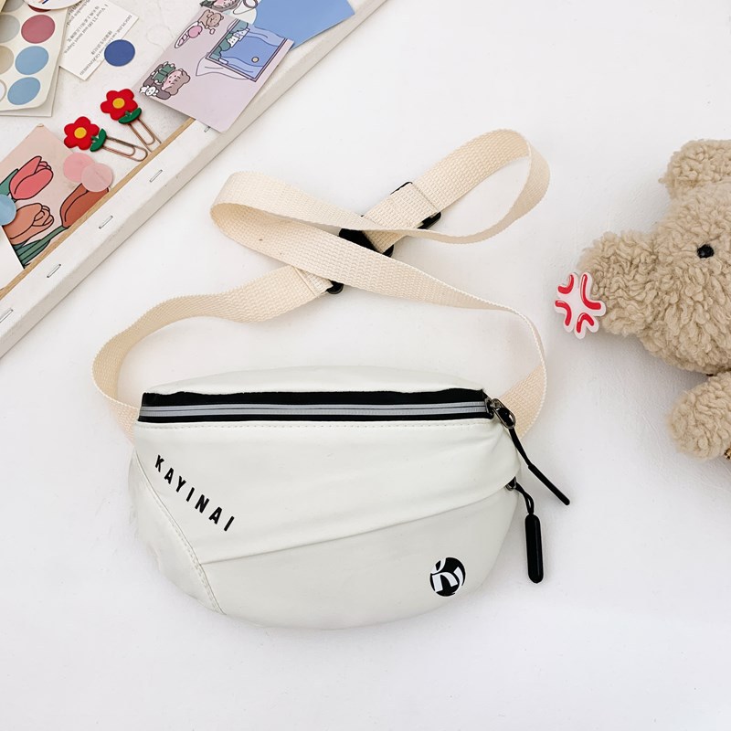 Versión coreana del bolso del pecho del niño guapo, letras de estilo occidental, bolsillos para niños y niñas, 2025 nuevo bolso de mensajero para niños de comercio exterior, marea